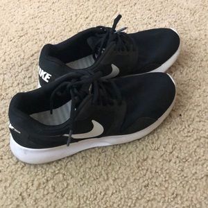 Nike Kaishi - Size 7